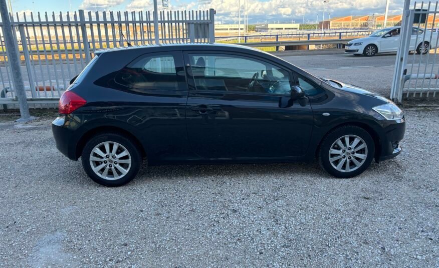 TOYOTA Auris 2.0 D4D SOL