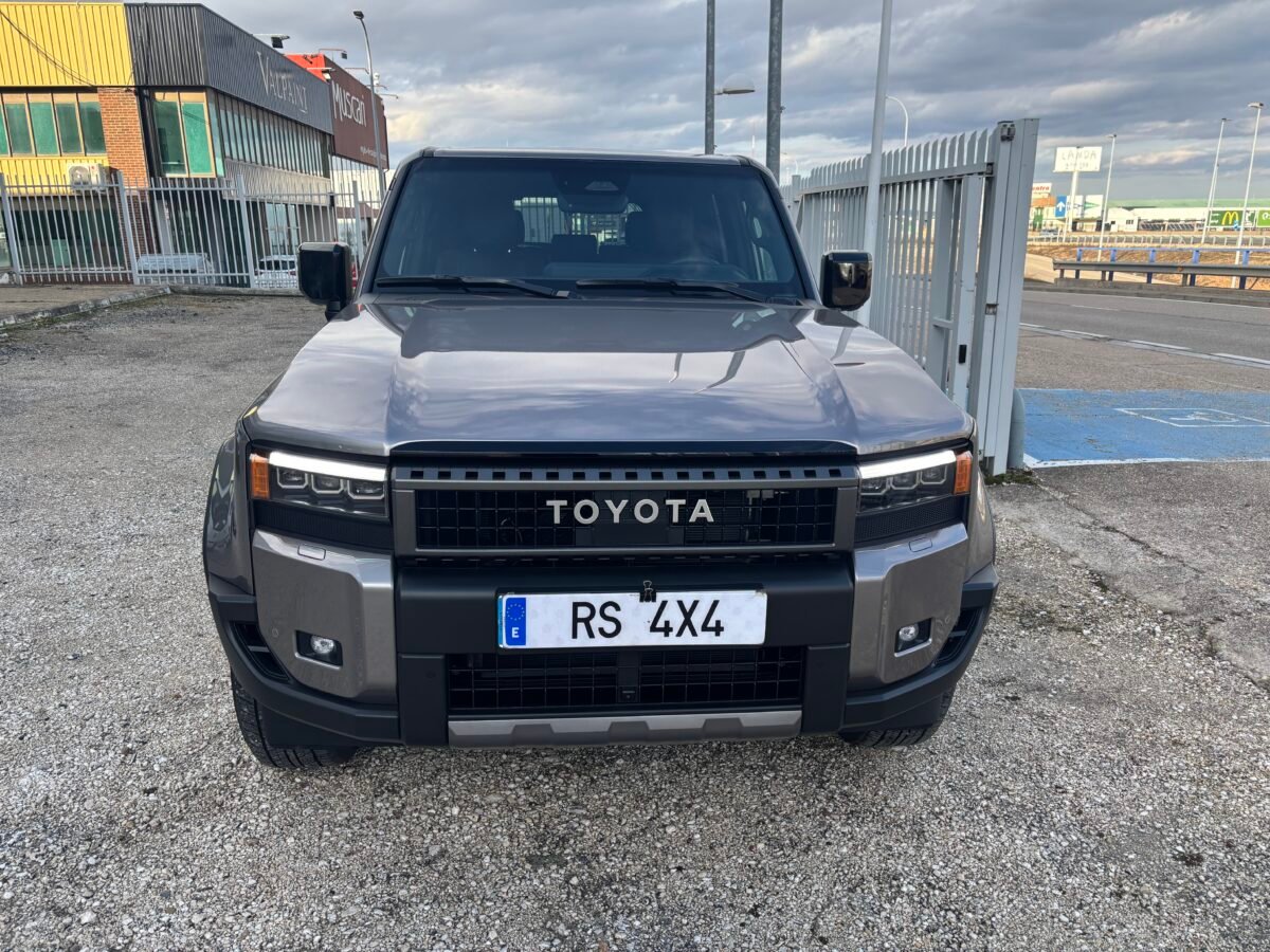 TOYOTA Land Cruiser VX 250