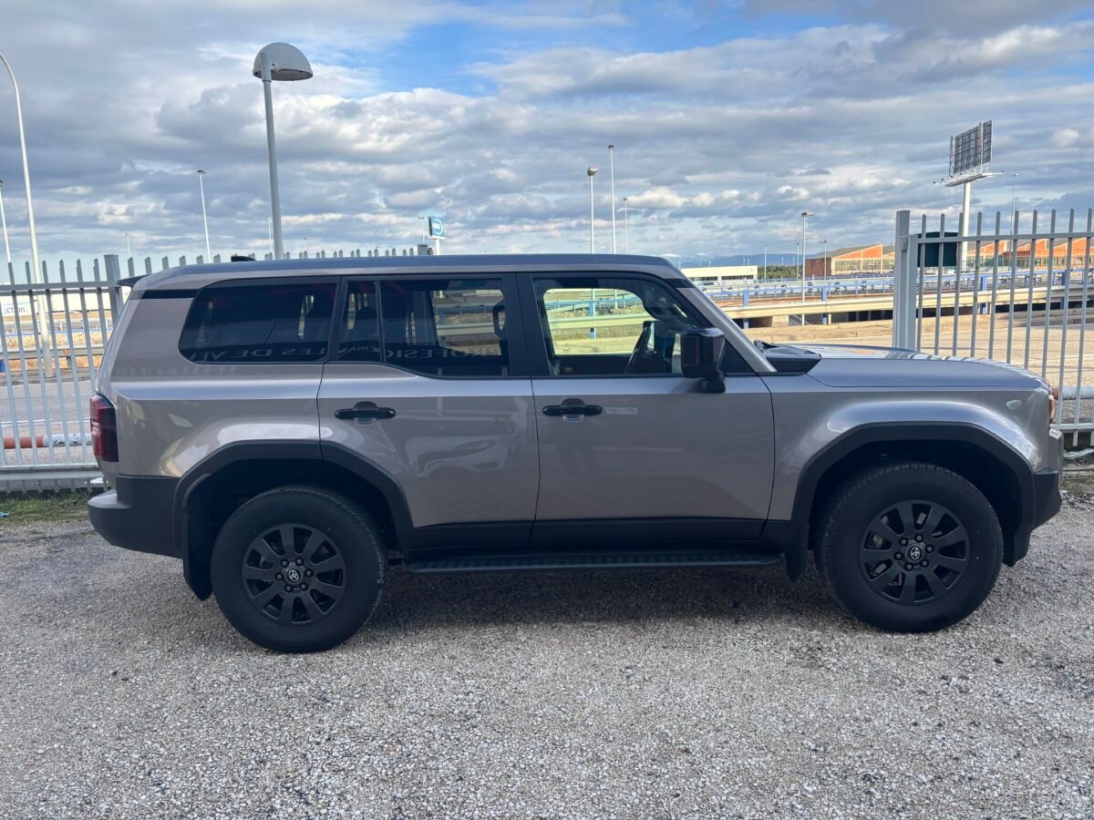 TOYOTA Land Cruiser VX 250