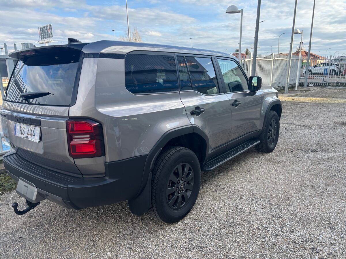 TOYOTA Land Cruiser VX 250