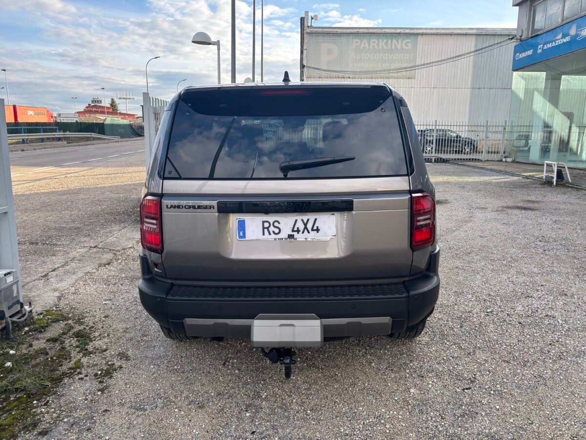 TOYOTA Land Cruiser VX 250