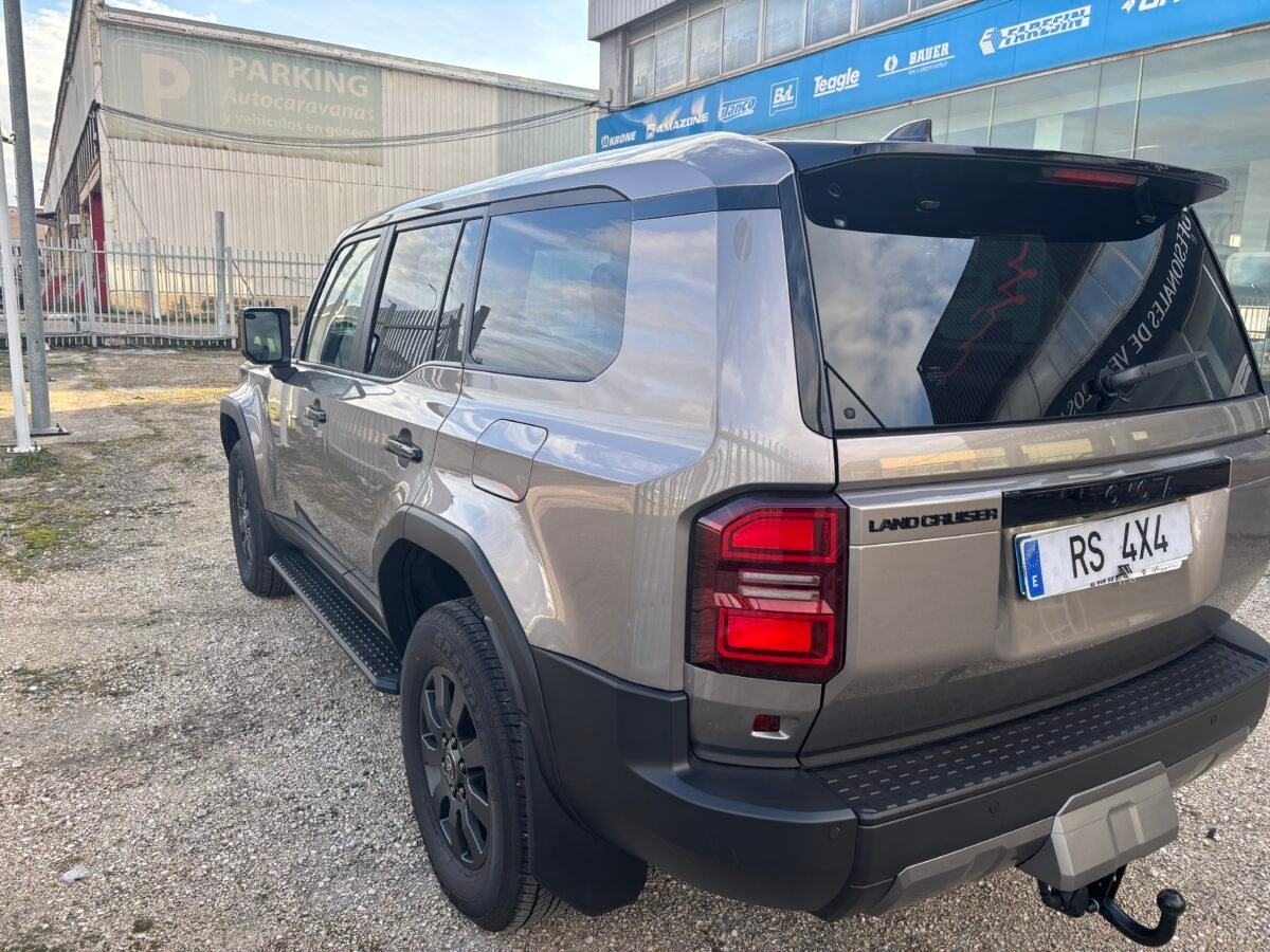 TOYOTA Land Cruiser VX 250