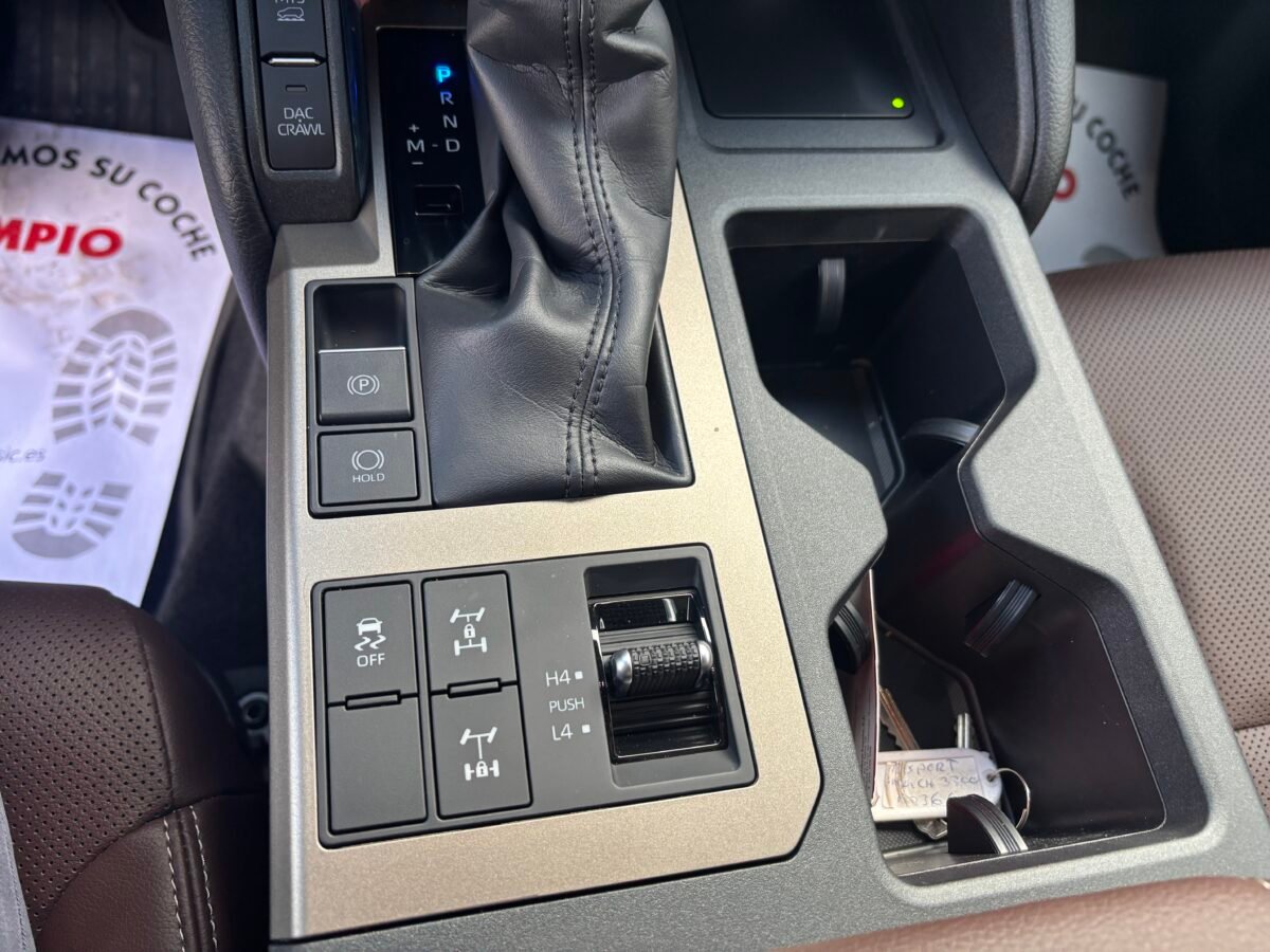 TOYOTA Land Cruiser VX 250