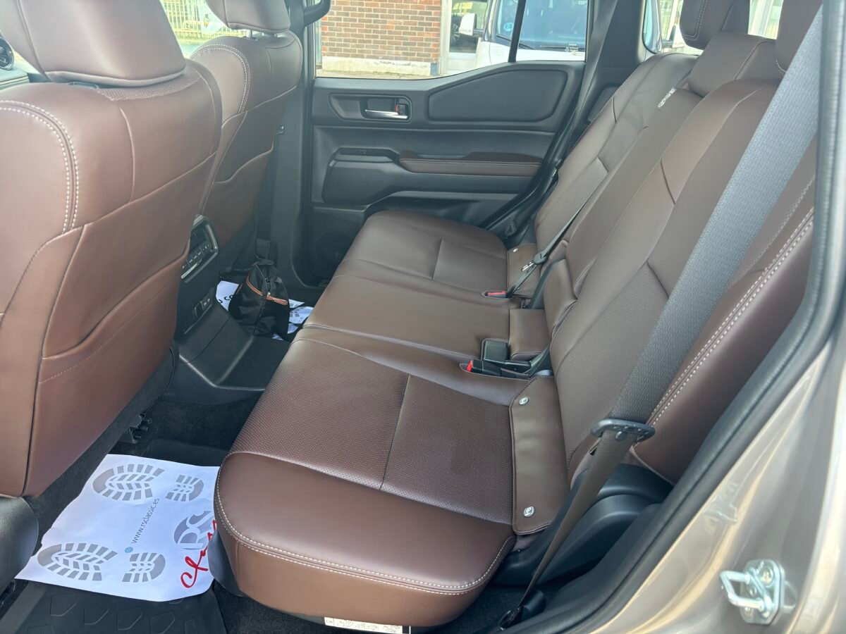 TOYOTA Land Cruiser VX 250