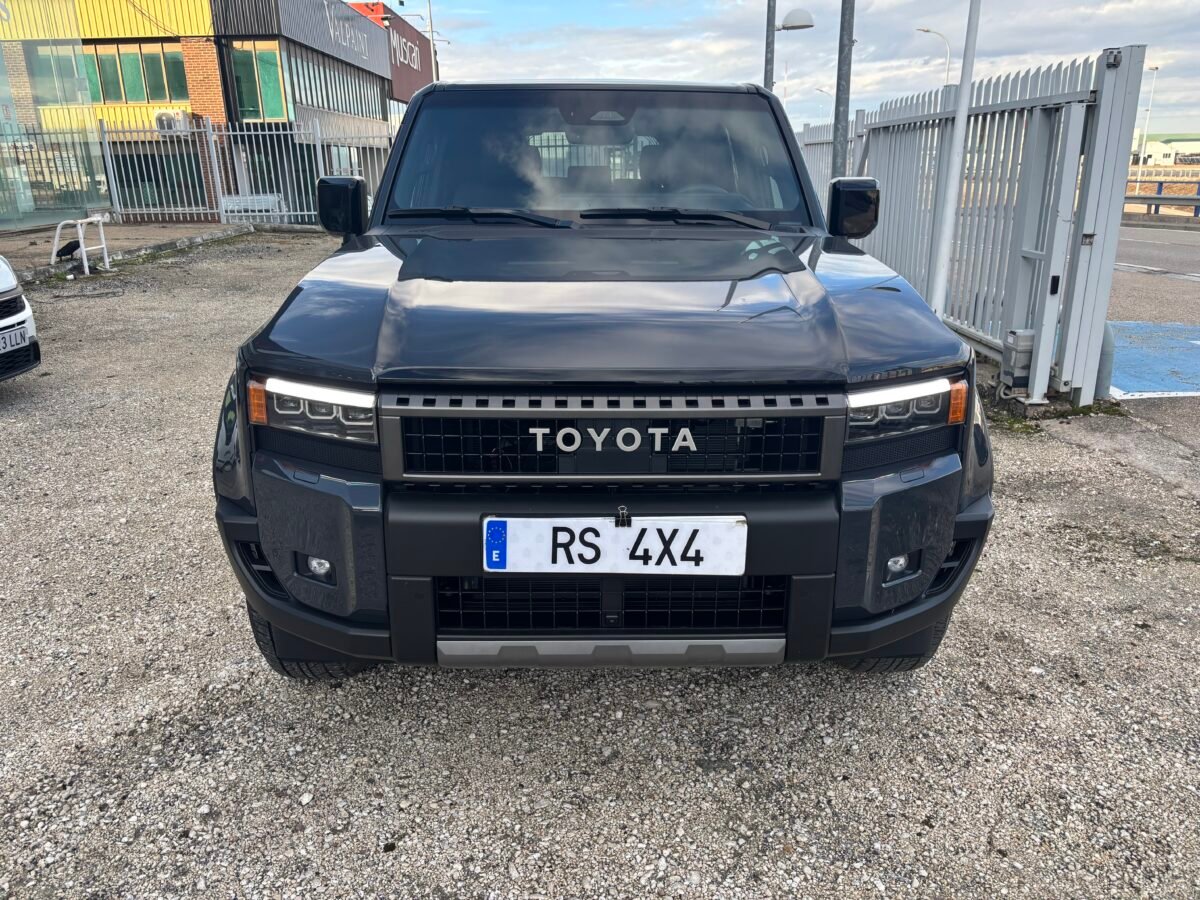 TOYOTA Land Cruiser VX 250