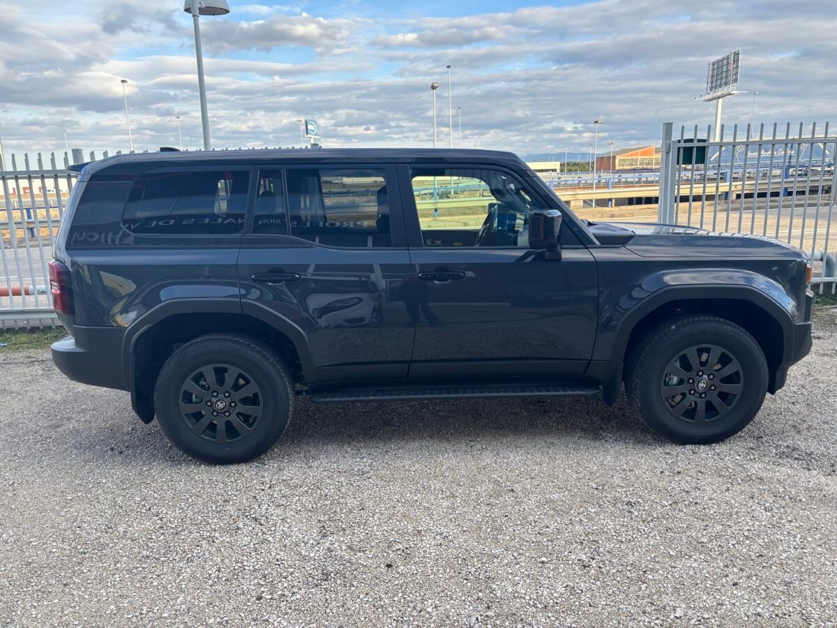 TOYOTA Land Cruiser VX 250