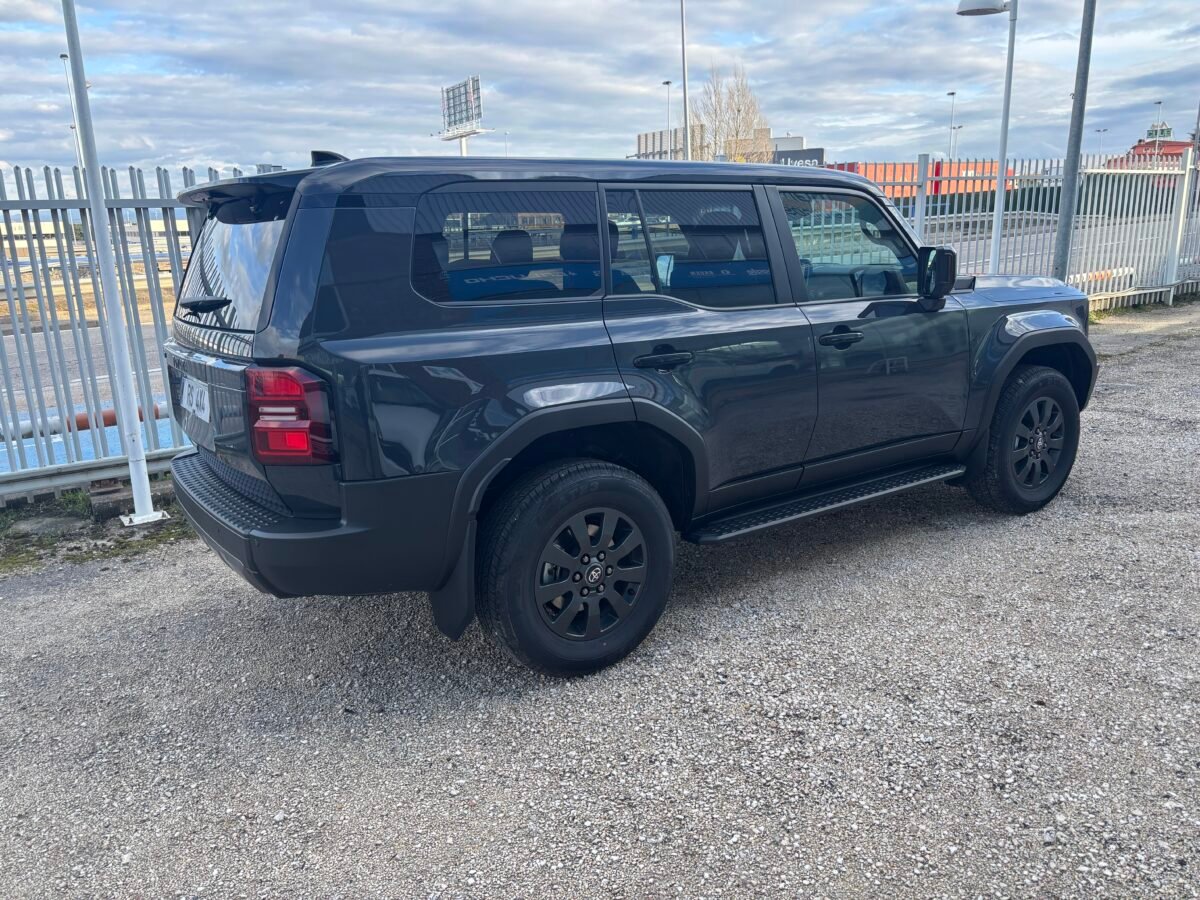 TOYOTA Land Cruiser VX 250