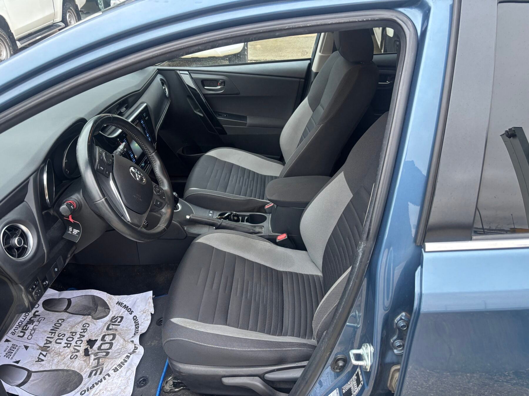 TOYOTA Auris TOURING SPORTS