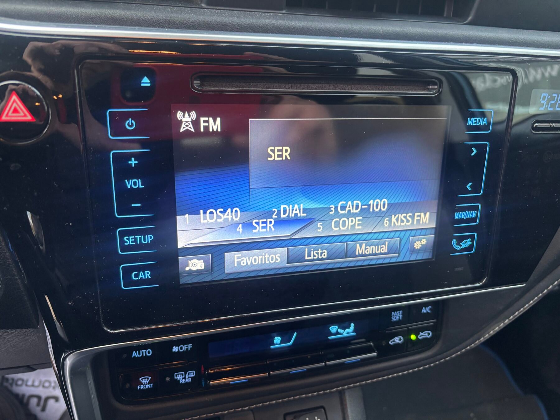 TOYOTA Auris TOURING SPORTS