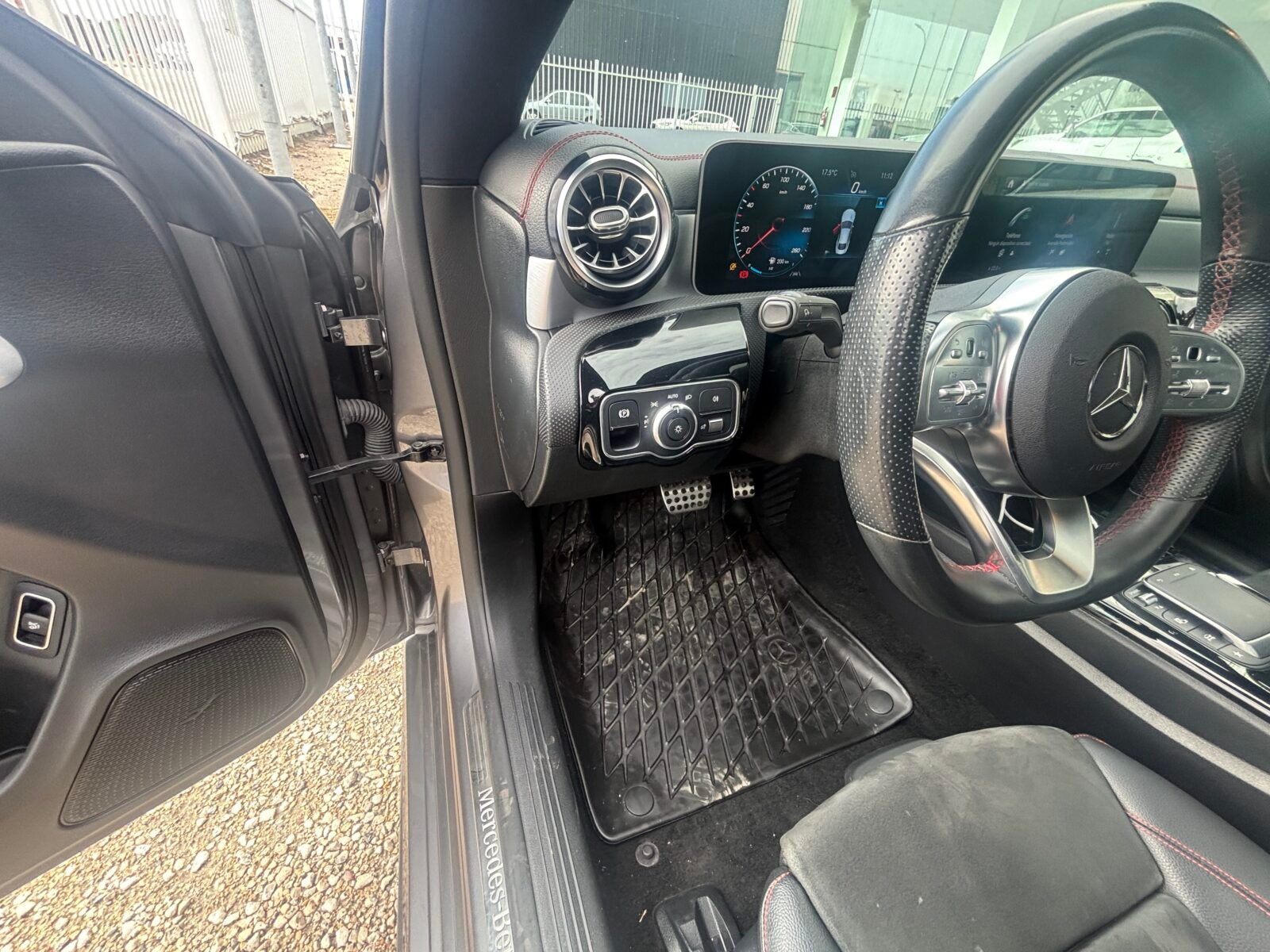 MERCEDES-BENZ CLA 200 D DCT